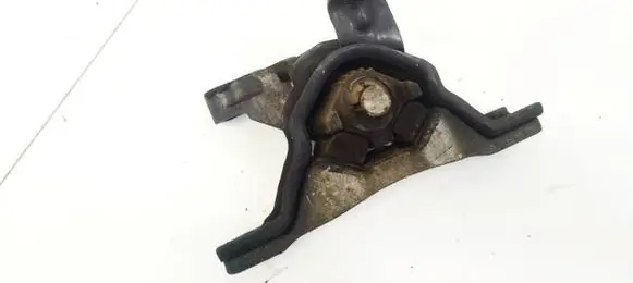 Chevrolet Captiva Engine mount bracket