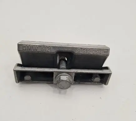 Battery bracket