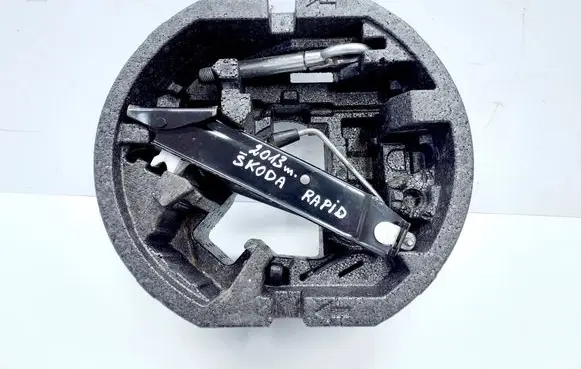 Skoda Rapid (NH) Lift Jack 5JA012115C