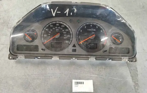 Volvo V70 Speedometer (instrument cluster) 9459821