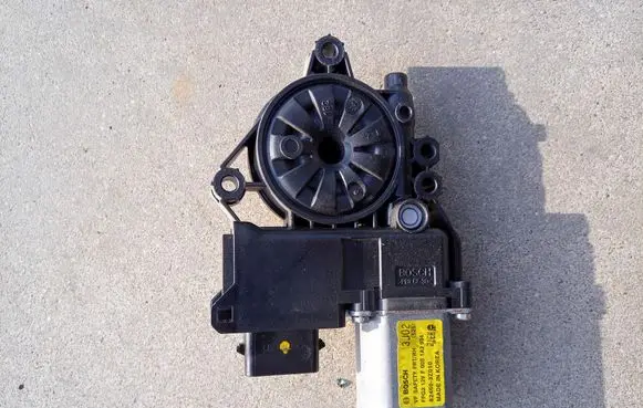 Hyundai i40 Front door window regulator motor