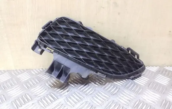Mazda 3 I Front bumper lower grill BN8V50C21
