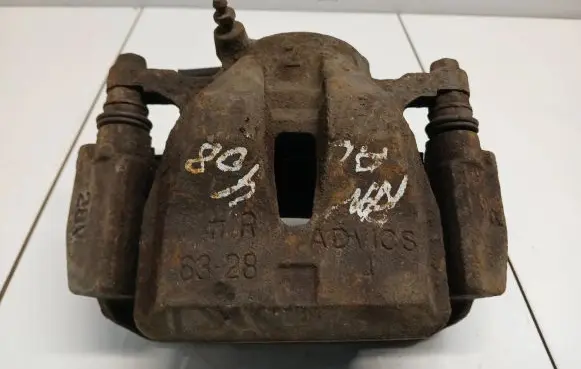 Toyota RAV 4 (XA30) Front brake caliper