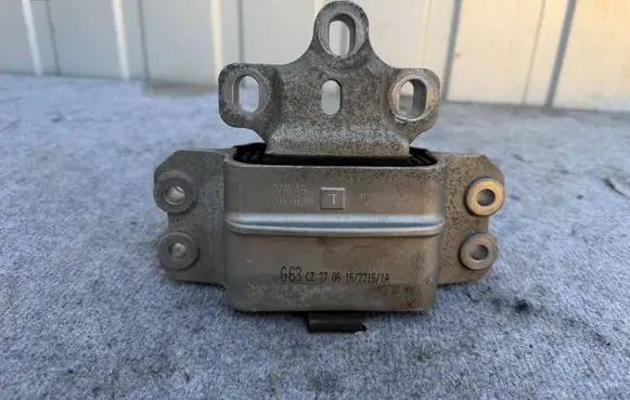 Skoda Yeti (5L) Engine mount bracket 1K0199555
