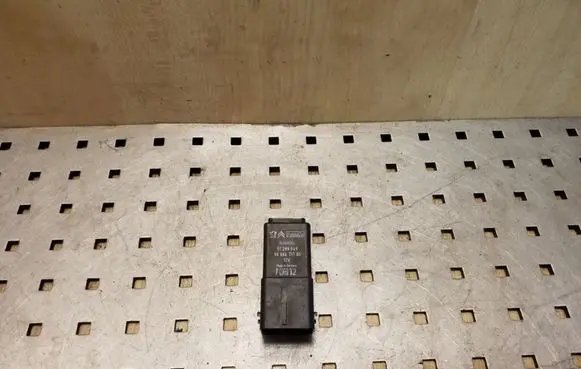 Ford Focus Glow plug pre-heat relay 51299049 9666671780