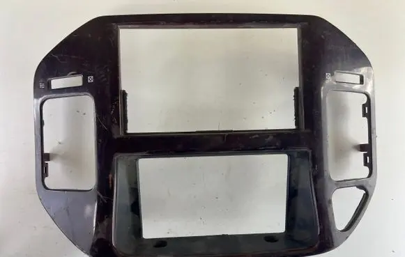 Mitsubishi Pajero Radio/GPS head unit trim MR456373 402666