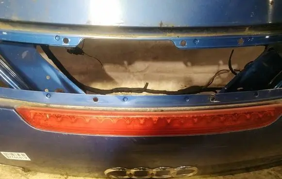 Mitsubishi Lancer X Third/center stoplight