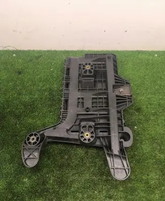 Volkswagen Golf VI Battery tray 1K0915333
