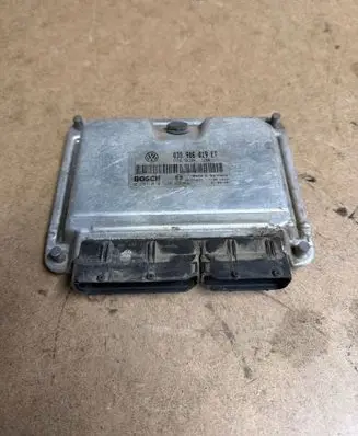 Volkswagen PASSAT B5.5 Engine control unit/module 038906019ET 0281010630