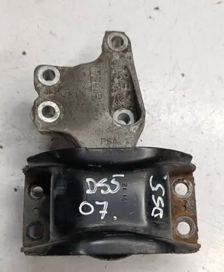Engine mount bracket