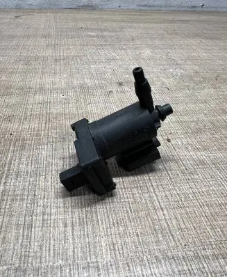 Mercedes-Benz E W211 Vacuum valve A2038000178