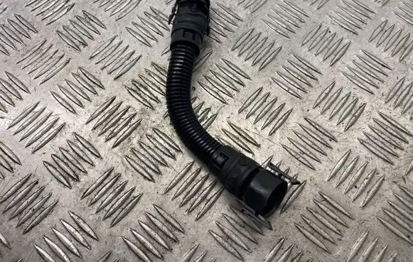 BMW 3 E90 E91 Breather hose/pipe 7803847