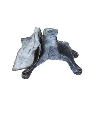 Engine mounting bracket