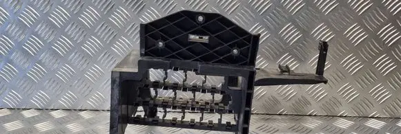 Skoda Fabia Mk1 (6Y) Relay mounting block 6Q1907371B 6Q0972595A