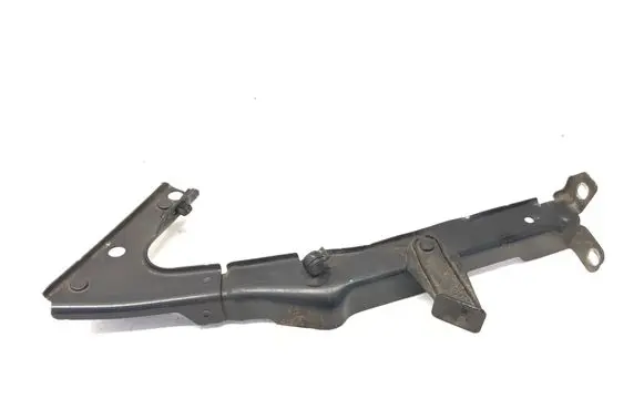 Audi A5 8T 8F Fender mounting bracket 8T0821135C