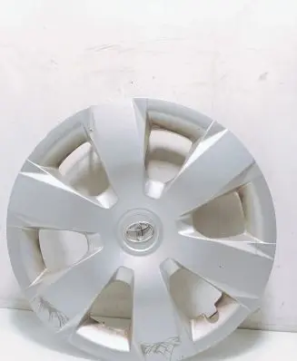 Toyota Avensis T250 R16 wheel hub/cap/trim 4260206020