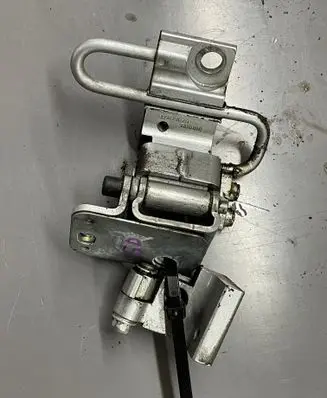 Audi Q7 4L Rear door lower hinge 4L0833412A