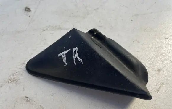Fender trim (molding)