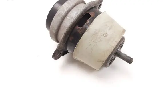 Volkswagen Touareg I Engine mount bracket 7L6199131C