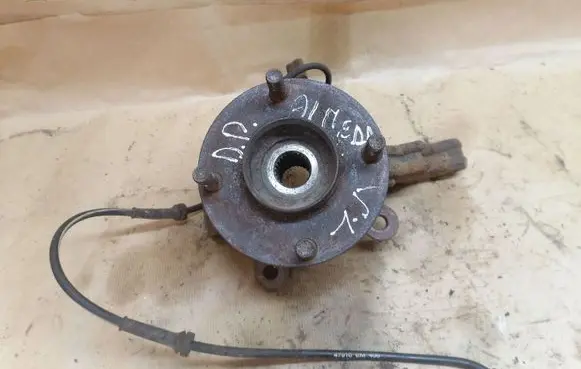 Nissan Almera N16 Front wheel hub