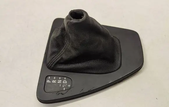 BMW 3 E90 E91 Gear shifter surround trim plastic 7118042 51167118042 7155643