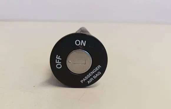 Hyundai i30 Passenger airbag on/off switch 