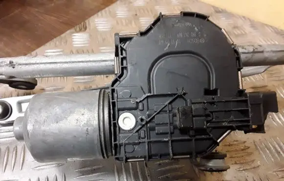 Peugeot 308 Wiper motor 0390241869 12V058