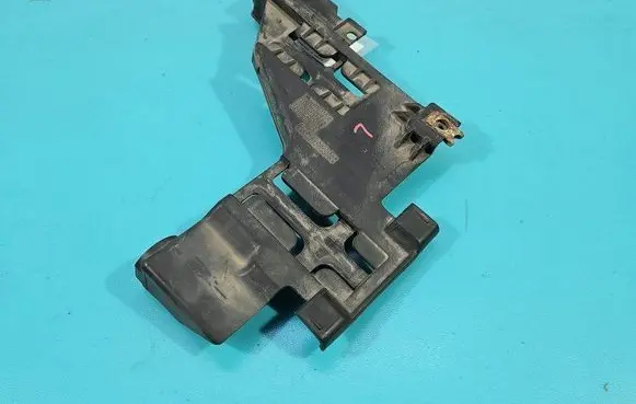 Headlight/headlamp mounting bracket