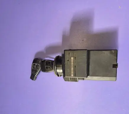 Mercedes-Benz Vito Viano W639 Ignition lock 6395450508 33002303