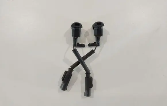 BMW 5 E60 E61 Windshield washer spray nozzle 7137969