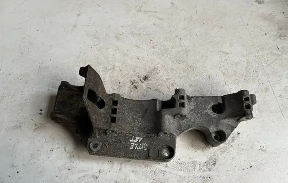 Volkswagen New Beetle Generator/alternator bracket 06A903143P