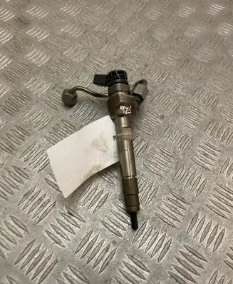 BMW X4 F26 Fuel injector 8514148