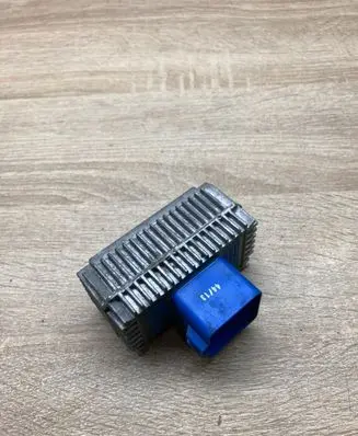 Opel Astra H Glow plug pre-heat relay 55353011