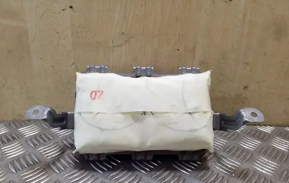 Lexus CT 200H Passenger airbag 1D0548711P8P Y31Z1008133