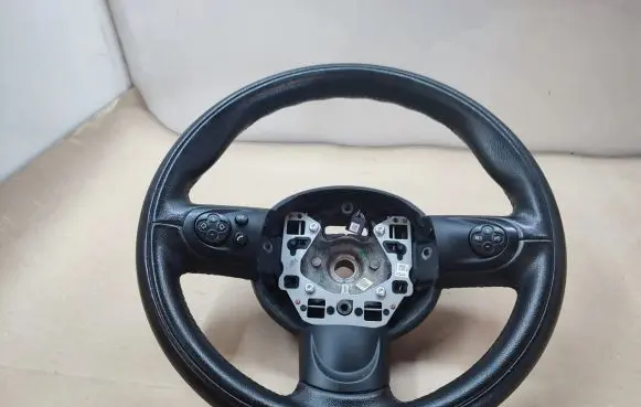 Mini One - Cooper Coupe R56 Steering wheel