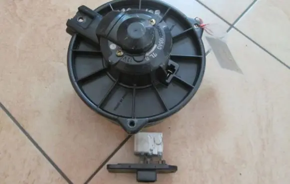 Mitsubishi Space Runner Heater fan/blower