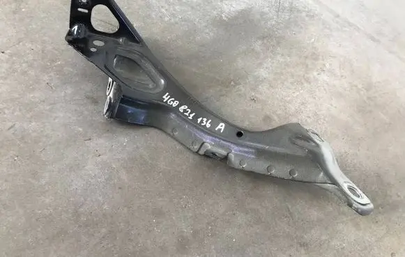 Audi A6 C7 Fender mounting bracket 4G0821136A
