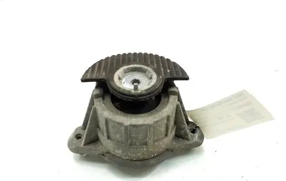 Mercedes-Benz C W204 Engine mount bracket A2042400117