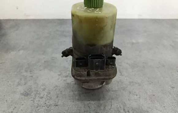Skoda Fabia Mk2 (5J) Power steering pump
