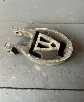 Engine mount bracket