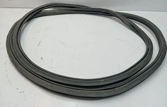 Porsche Macan (95B) Front door rubber seal 95B831721