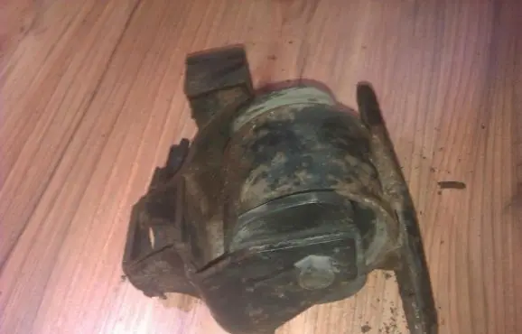 Hyundai Accent Engine mount bracket