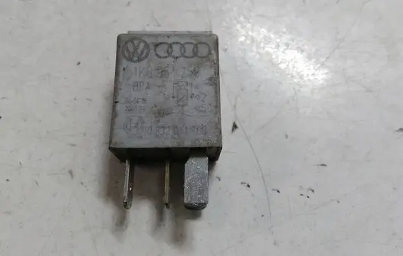 Volkswagen Touran I Other relay 1K0951253 0332011100