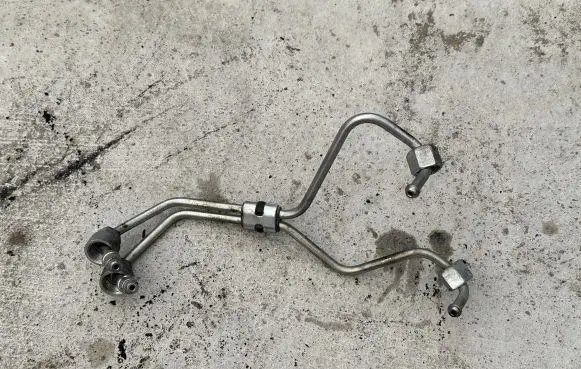 Volvo V60 Fuel injector supply line/pipe 