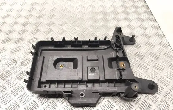 Volkswagen Golf V Battery tray 1K0915333C