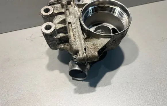 BMW 4 F32 F33 Oil filter mounting bracket 7850293 7637052