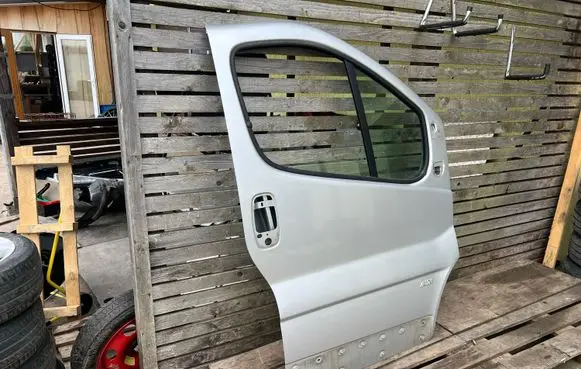 Opel Vivaro Front door 