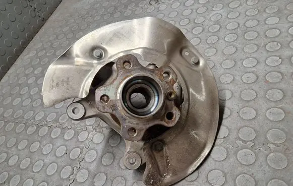 Front wheel hub