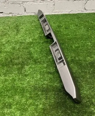 Trunk door license plate light bar