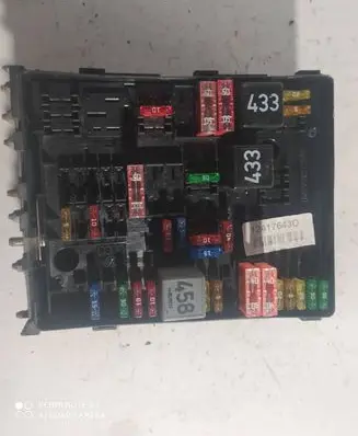 Volkswagen Golf V Fuse module 1K0937124K